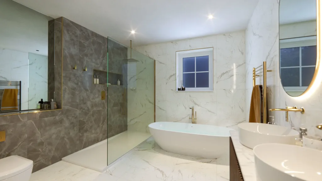 Cromwell House - En-suite Bedroom 1