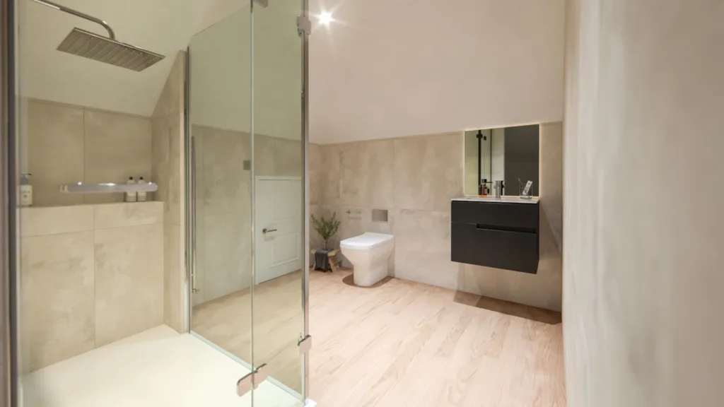 Cromwell House - En-suite Bedroom 3