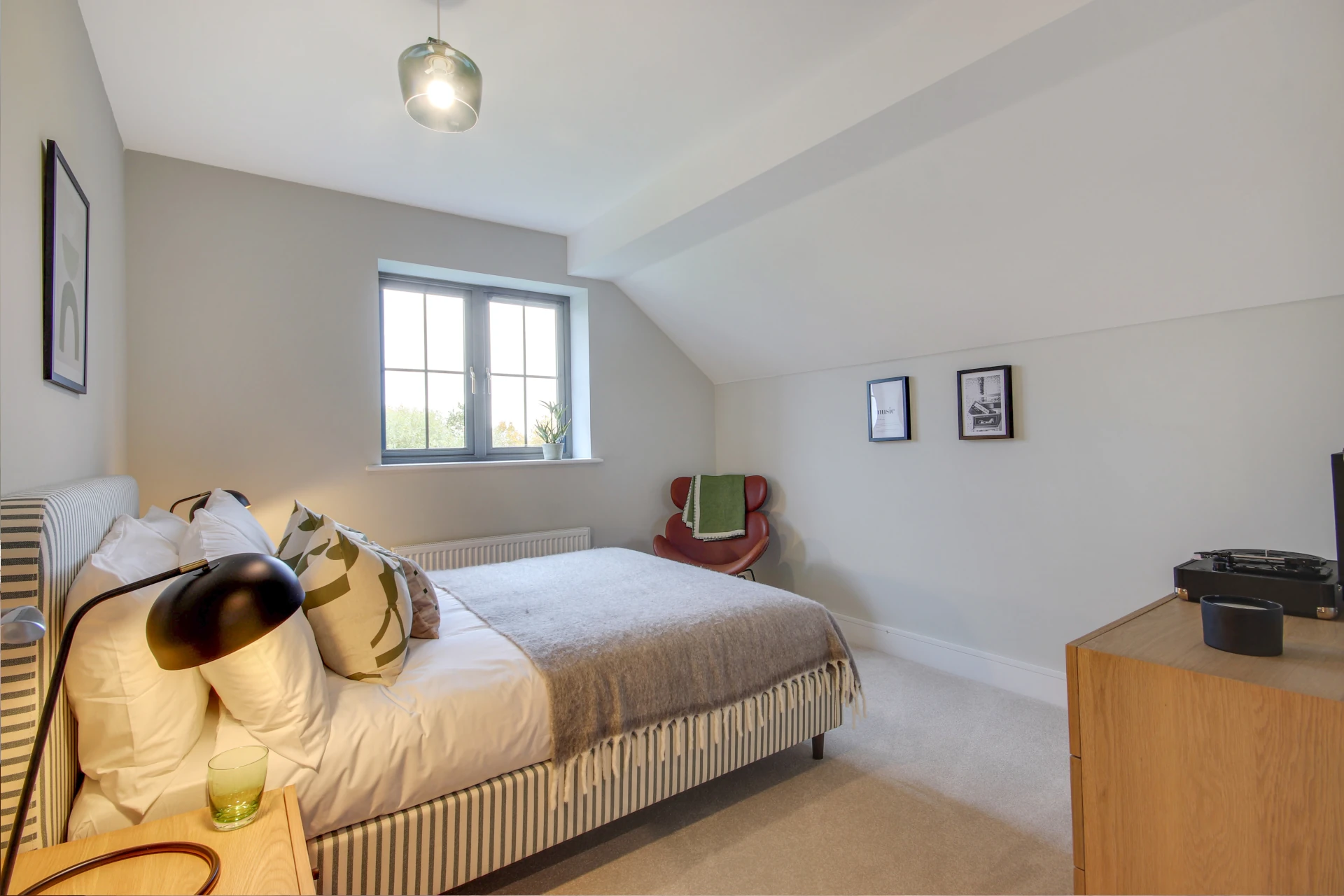 Orchard-Downs-The-Charlton-Gallery-8